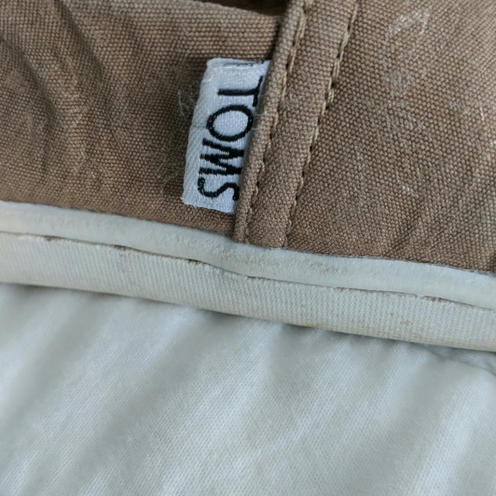 Toms - Picture 2 of 4